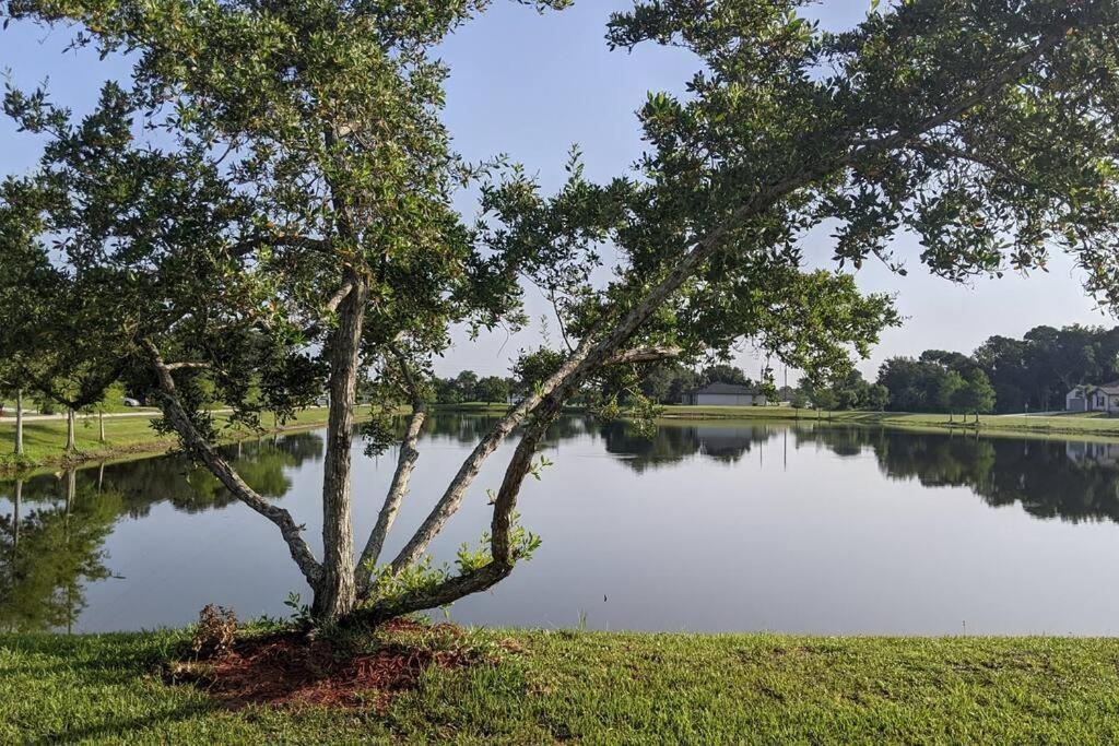 Port Saint Lucie A Little Piece Of Heaven- Peaceful Lake View Apartment- 1 Min From I95 And Turnpike Port St. Lucie Exterior foto